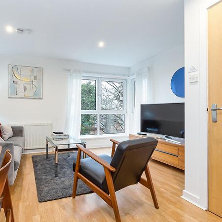 Modern 2 Bed Broompark/Central Apt. With Parking Glasgow Dış mekan fotoğraf