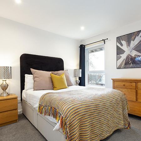 Modern 2 Bed Broompark/Central Apt. With Parking Glasgow Dış mekan fotoğraf