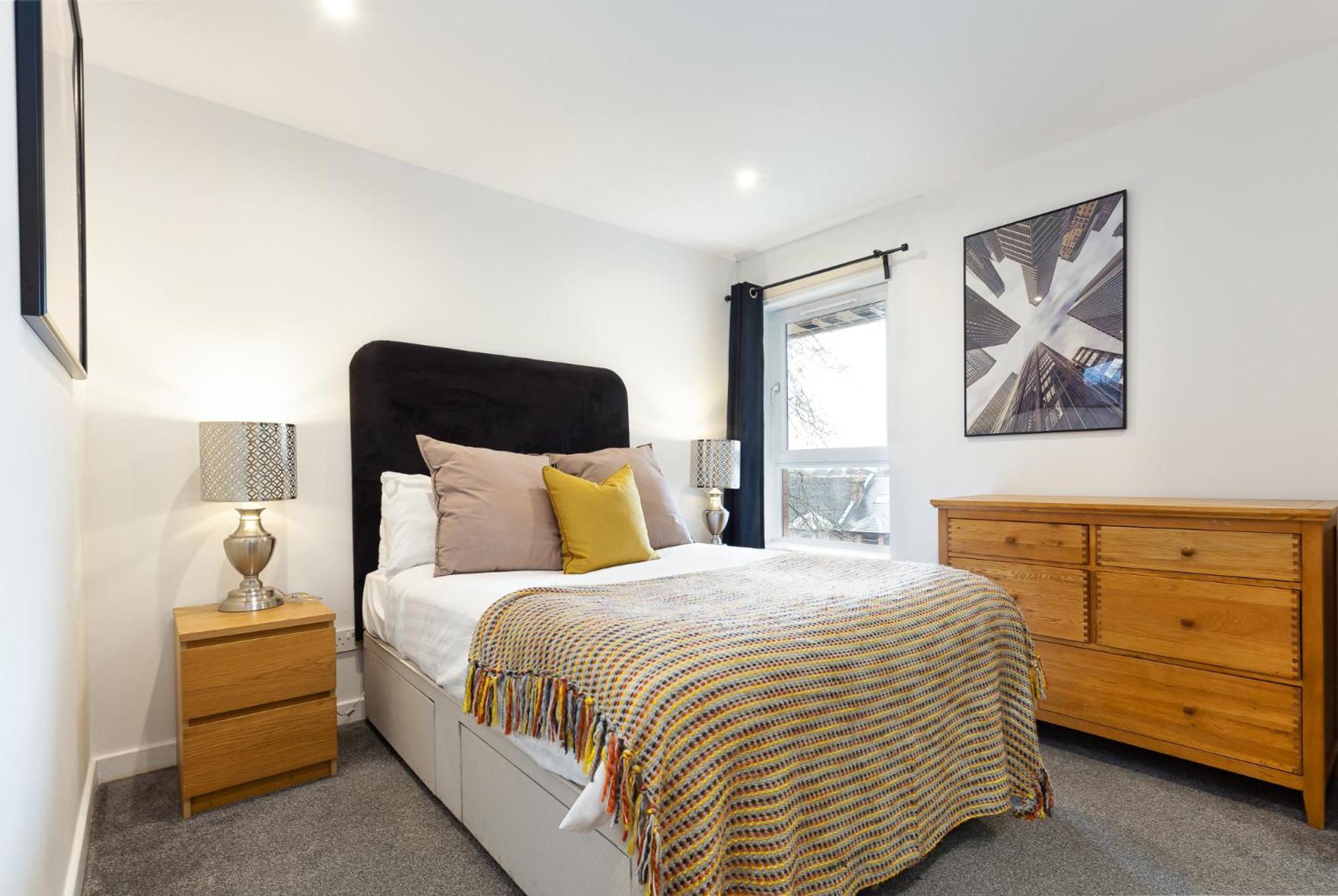 Modern 2 Bed Broompark/Central Apt. With Parking Glasgow Dış mekan fotoğraf
